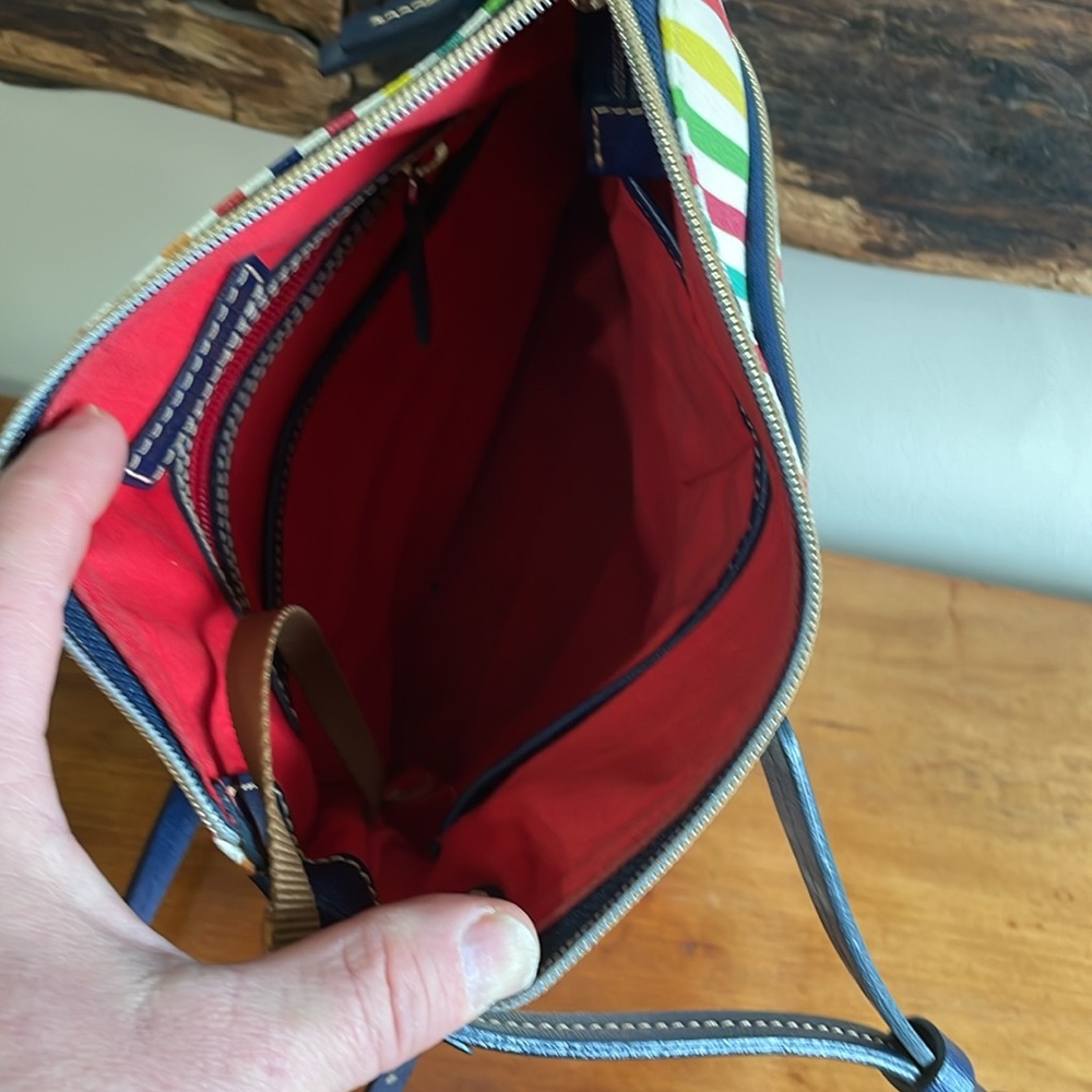 Dooney and Bourke crossbody bag. Excellent condition. - Picture 4 of 9